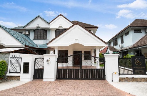 Taman Rinting House | C01 Rinting Masai Semi-D 6BR 20 Pax Renovate
