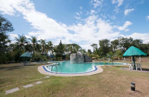 Morong House | CAHAYA Nest Self-Service Home in Rainforest with Kitchen - AC, Monkeys, Bats!