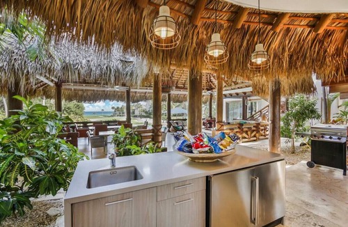 Punta Cana Villa | Caleton 16: Golf & ocean view, full staff, pool, Jacuzzi & Eden Roc Beach Club