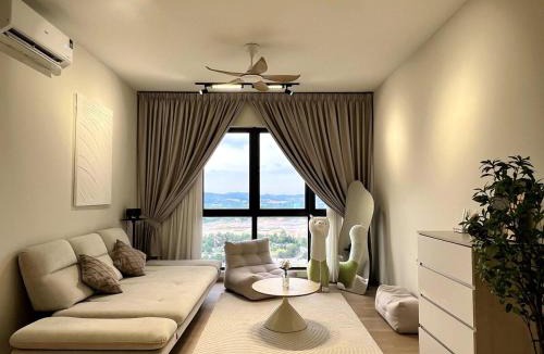 Putrajaya Apartment | Calm MUJI-Inspired Home - Stunning Sunset View - Steps To IOI City Mall - Your Best Urban Retreat