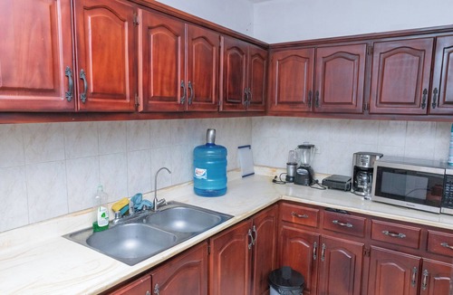La Vega House | Carnival-Inspired Retreat with Valley Views – La Vega, DR