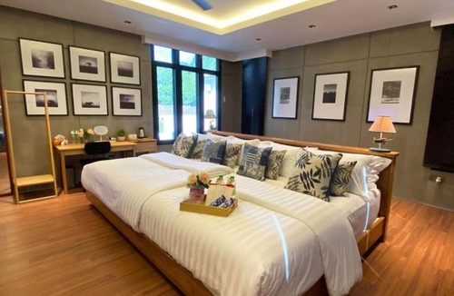 Taman Kemuncak Villa | Carrot Seed