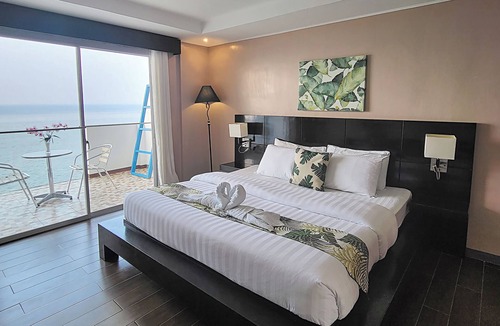 Bolinao Resort | Casa Almarenzo Bed & Breakfast