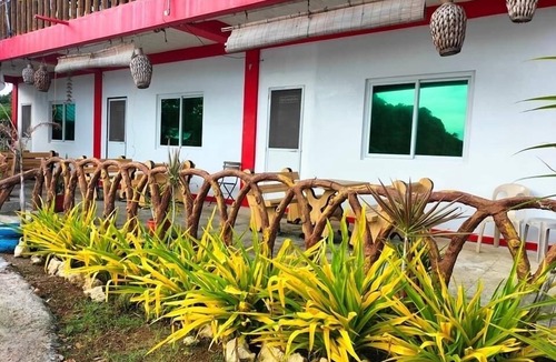 Alaminos House | Casa Bolo with Private Beach near Hundred Islands