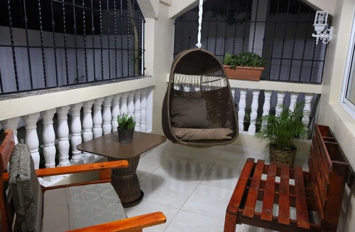 Mendoza House | Casa de dos niveles de concepto abierto en Santo Domingo Este. .