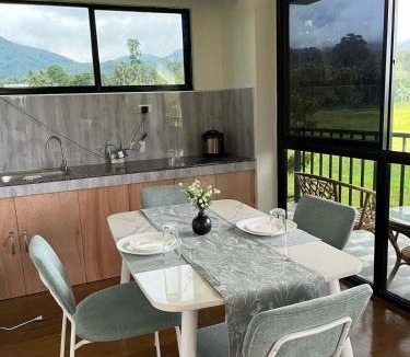 Mahinog House | Casa de Lilong
