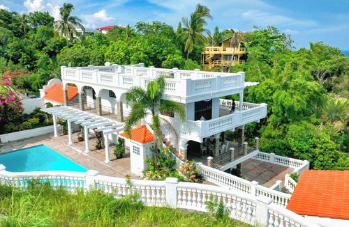 Puerto Galera Villa | Casa Del Faro