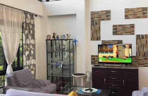 Tigaon House | Casa Erlinda, modern newly built house 3BR for 8!
