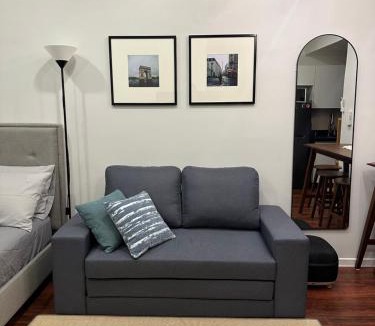 Poblacion District Hotel | Casa Jimena at Ivory Residences