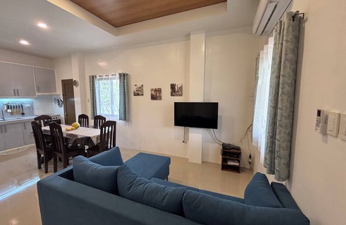 Dauis House | Casa Mameli: Single-Family Home 700m from Sibukaw Beach