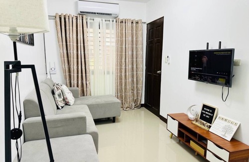 Lipa House | Casa Mercado IV is a cosy 2 storey furnished family-friendly house.n