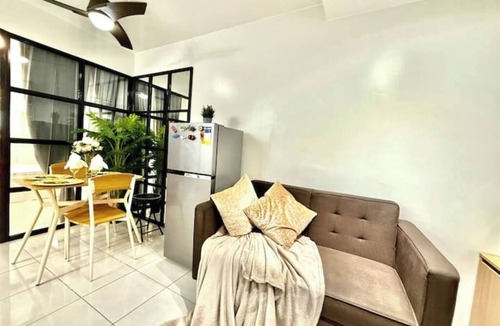 Mandaue Condo | CebuHouseT10/2BR/8pax/UNLI5G/Netflix+Youtube