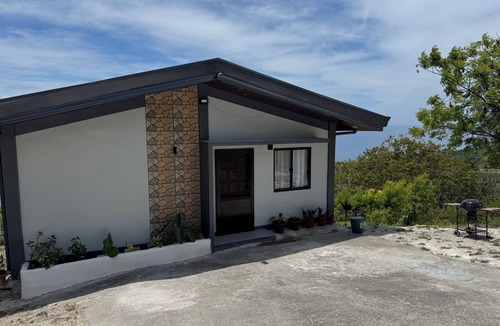 Oslob House | Charming 1-bed house in with lovely ocean views 7 mins to whale shark watching.
