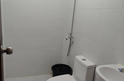 Ormoc House | Charming 2-bedroom bungalow in serene Ormoc City with AC