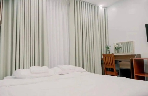 Caloocan Apartment | Charming 3 bedroom boutique, bathtub, 180sq.metersnn