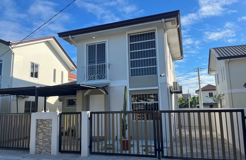 Bacolor House | Charming 3-bedroom house with WiFi and AC in pleasant Bacolor Pampanga