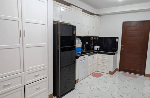 Kalibo House | Charming 4-bedroom house with AC and WiFi with power generator during brown outs