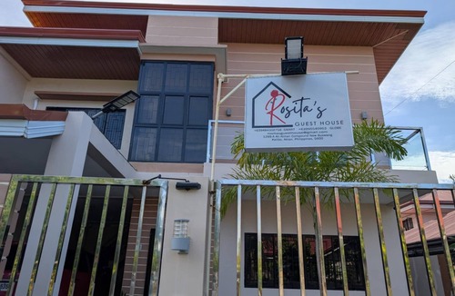 Kalibo House | Charming 4-bedroom house with AC and WiFi with power generator during brown outs