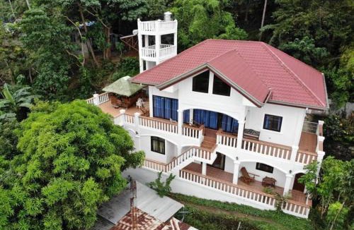 Puerto Galera House | Charming 6-Bed House in Puerto Galera