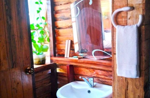 Anilao Bed & Breakfast | Charming B&B with Fitness Room and WiFi in Enchanting Lipa