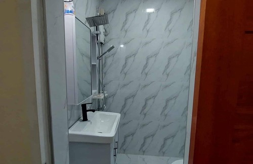 Compostela Bed & Breakfast | Charming Bed & Breakfast Room #3 with WiFi, Netflix and AC in Superb Compostela