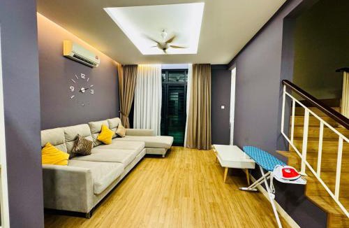 Batu Ferringhi Villa | Charming Luxury Villa 20,BBQ, Close to Beach Shops