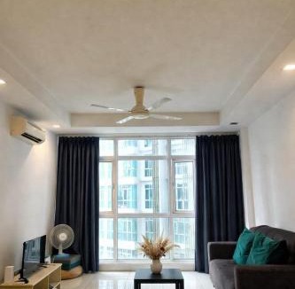 Bandar Tun Razak Bed & Breakfast | CharmsStays Central Residence Sg Besi