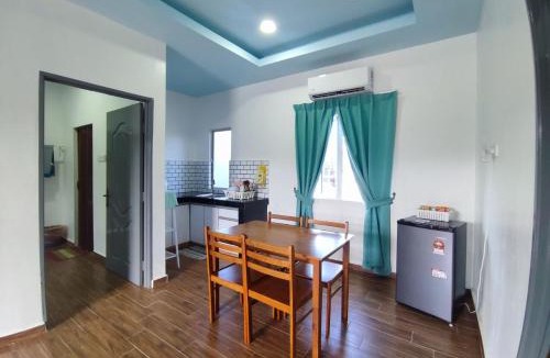 Kota Bharu Ski Chalet | Che Deris Garden Cottage with Riverview