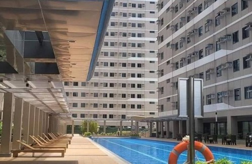 Dasmarinas Condo | Chic 1-bedroom condo in brilliant Dasmariñas with fitness room, WiFi