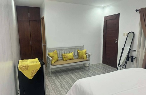 Angeles City Apartment | Chic 1-bedroom in awesome Angeles City with WiFi, AC