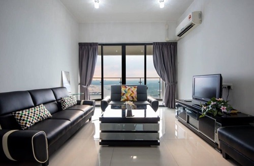 Central District Apartment | Chic 3BR in Danga Bay with Water Views & Parking
