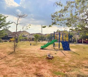 Calumpit House | Chic 4BR 15 Pax Euro-Inspired Home, Malolos