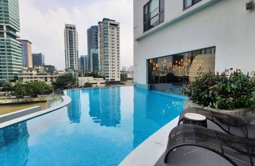 Makati Apartment | Chic City Escape,City & River View