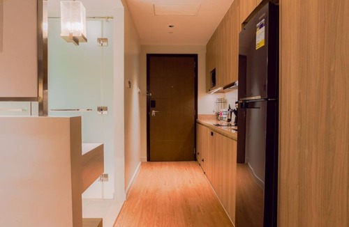 Makati Apartment | Chic Riverfront Escape at Acqua