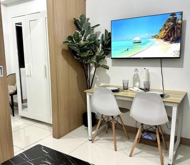 San Antonio Apartment | City SkyView - Level 24 - Pool - Lush Residences