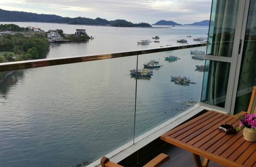 Downtown Kota Kinabalu Apartment | City Sunset Seaview 4 Bedroom Condo