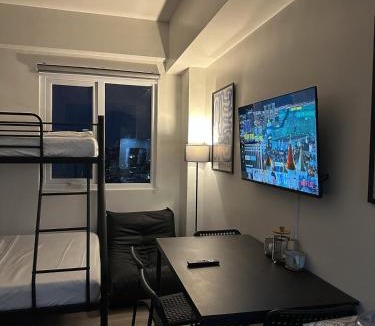 Guadalupe Apartment | City View Studio Near Fuente Osmeña With Netflix WiFi Pool - Symfoni Nichols Bossa Tower 2