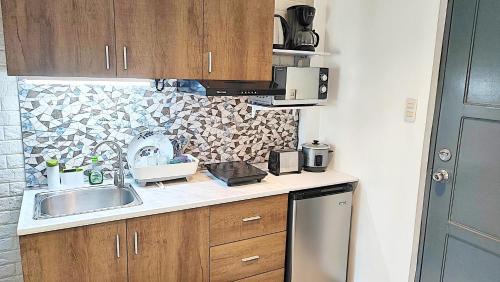 Jaro Apartment | CityCondo, 2nd Floor, 30 sqm, near CPU, balcony and parkview, Fiber-WLAN 62Mbts, Netflix, YouTube, free parking