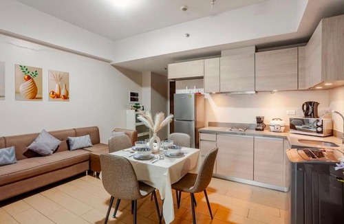 Pinagsama Hotel | Classy Venice in St Mark Venice Mall near BGC, Pet Friendly, Swimming Pool, Balcony