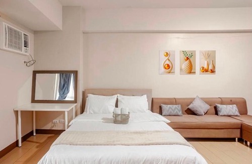 Pinagsama Hotel | Classy Venice in St Mark Venice Mall near BGC, Pet Friendly, Swimming Pool, Balcony