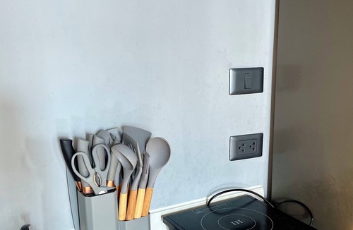 Lapu-Lapu Condo | Coastelle Stay - cozy 1-bedroom condo in fabulous Lapu-Lapu with AC