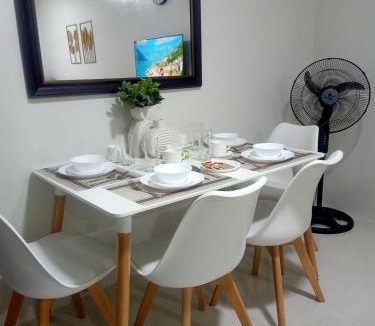 San Dionisio Apartment | Coho Staycation with Free swimming in Las Pinas