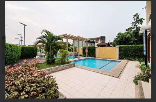 San Dionisio Apartment | Coho Staycation with Free swimming in Las Pinas