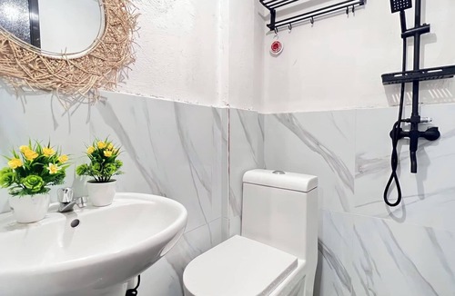General Luna Apartment | Comfort Family Room for Groups with AC