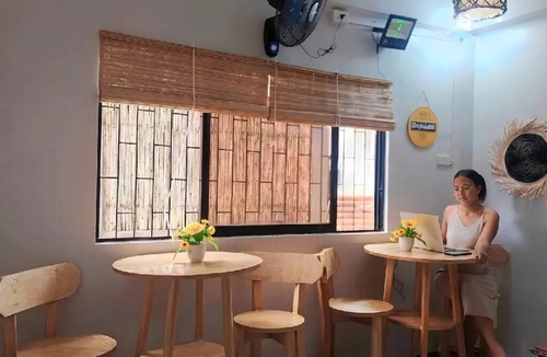 Catangnan Apartment | Comfortable Couple’s Room with AC