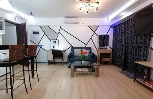 Mactan Export Processing Zone Apartment | Condo Azur Suites E507 near Airport, Netflix, Stylish, Cozy with swimming pool