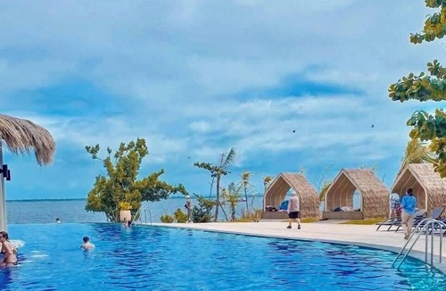 Lapu-Lapu Condo | Condo by the Beach OMP Mactan International Airport Cebu 2 bedroom & 2 bathrooms