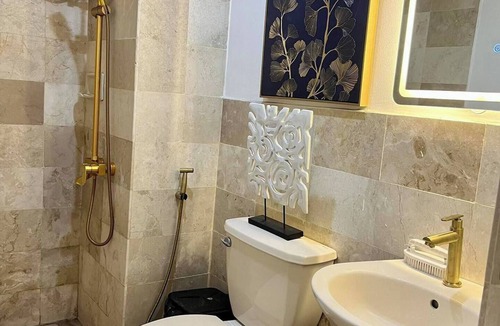 Alabang House | Condo Near Airport Okada MOA w/60 inch smart TVnn
