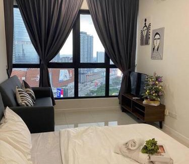 Petaling Jaya Apartment | Convenient & Luxury Suite with Queen Bed S-23-11A