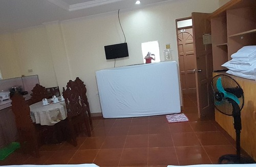 Balabag Apartment | CORALYN'S PLACE FAMILY of 5 with private toilet and kitchenette